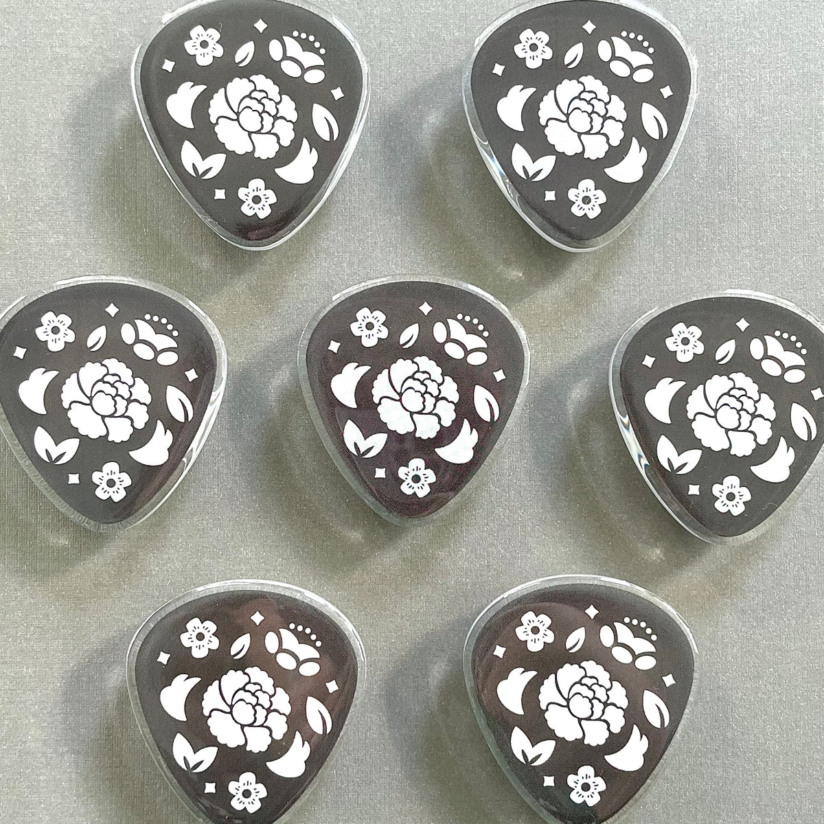 Kpop Inspired Guitar Pick Phone Grip